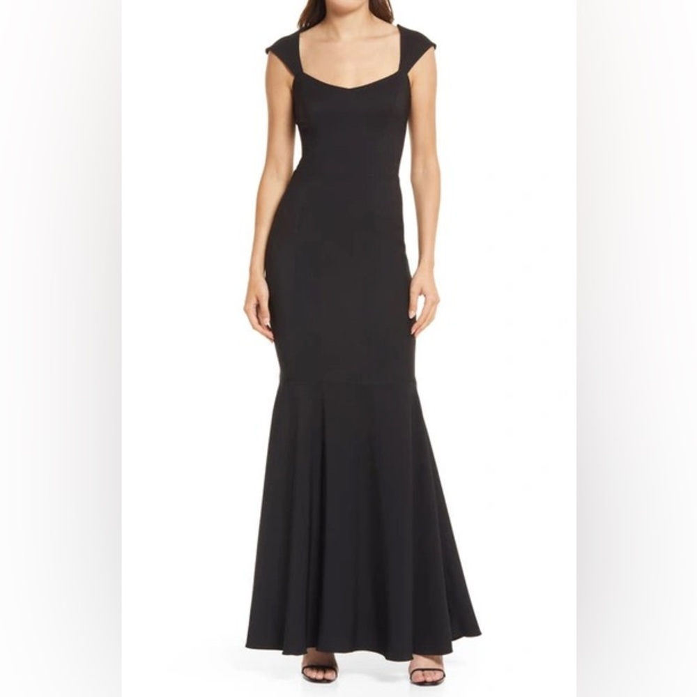 Dress the Population - Minerva - Black